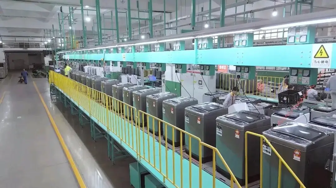 Hovm top-load washing machine manufacturing and quality testing line in the factory.